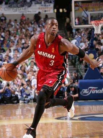 单场打入两粒头球，孔德是欧冠改制以来巴萨球员第一人（孔德单场双头破门，成为欧冠改制后巴萨第一人）