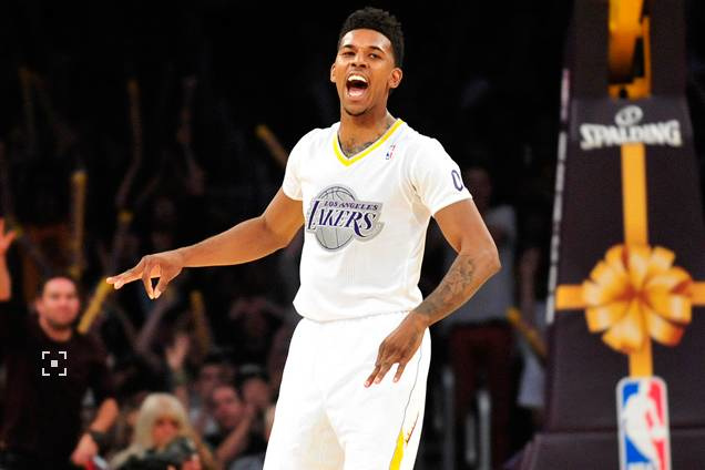 足球是朋友、梦想与人生的瞬间🔴⚫️⚽️（足球，连接友谊，点燃梦想，定格人生瞬间🔴⚫️⚽️）