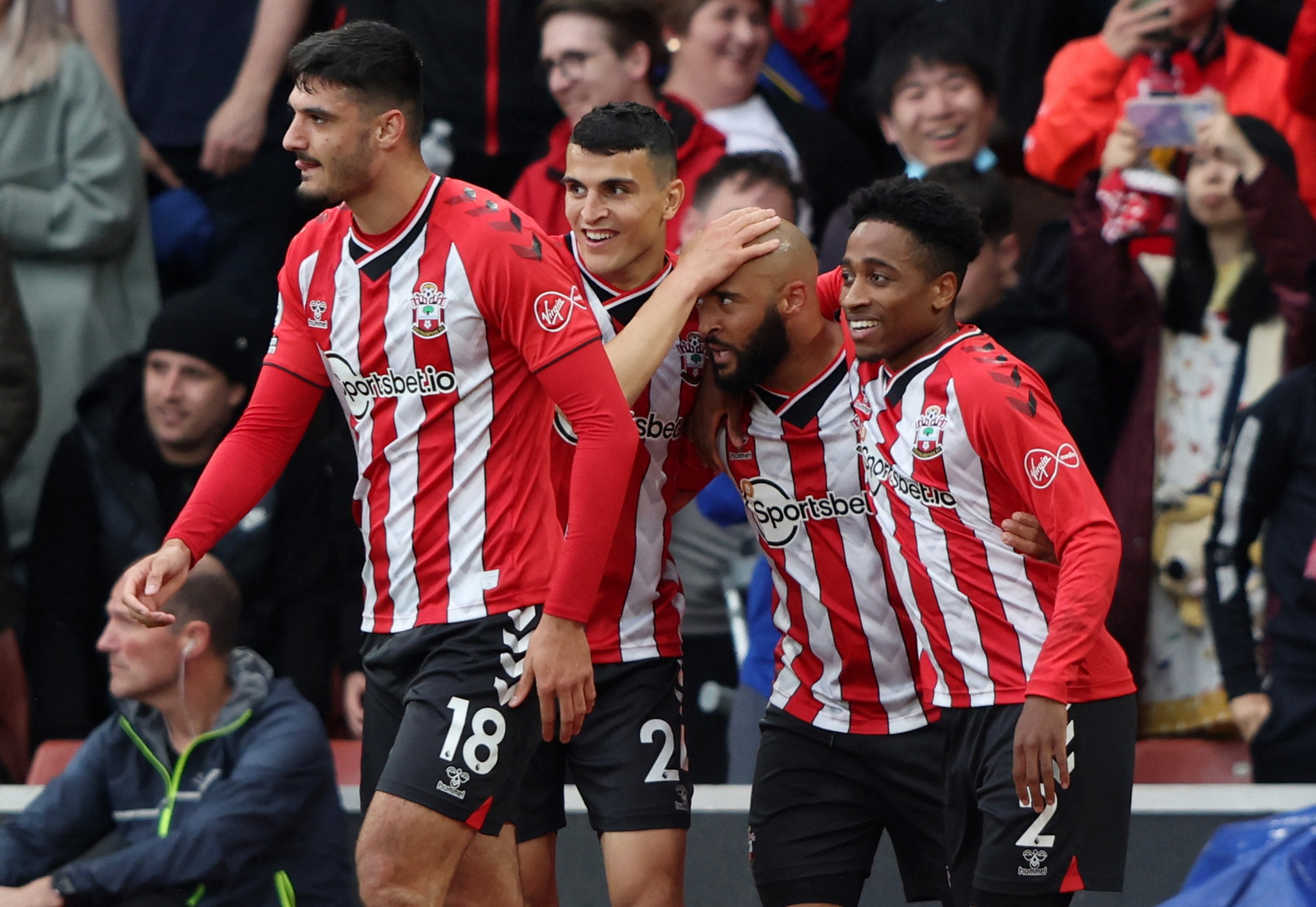 斯诺克英锦赛：斯佳辉6-0零封瑞恩，晋级16强（斯佳辉6-0横扫瑞恩，强势晋级英锦赛16强）