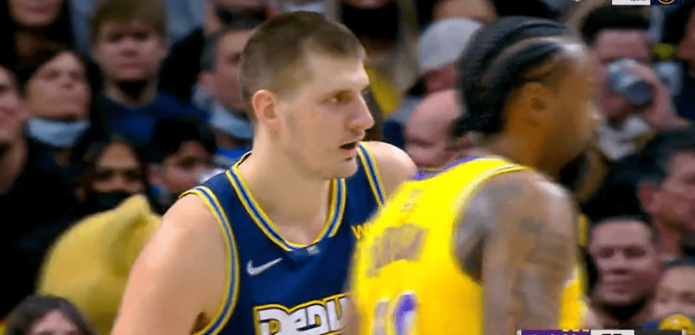 篮球勇士明星球员连续得分20+（勇士队核心连场砍下20+分）