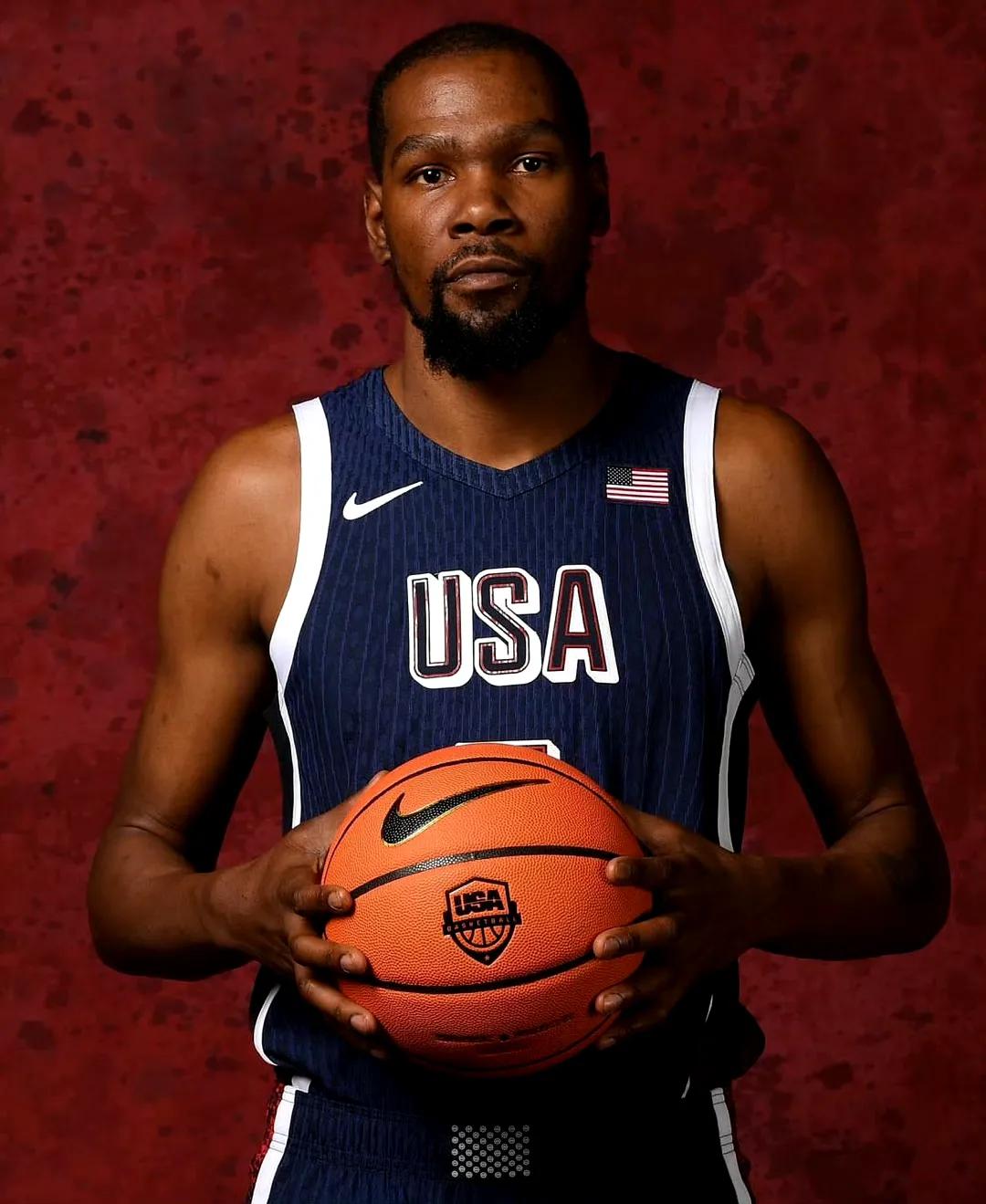 康宁汉姆的抢断时刻：瞬间改变战局（康宁汉姆的关键抢断：刹那扭转战局）