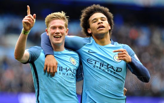 FC26美丽足球：维蒂尼亚、德容领衔，金外脚背夸雷斯马在列（FC26美丽足球：德容携维蒂尼亚领衔，外脚背大师夸雷斯马入选）