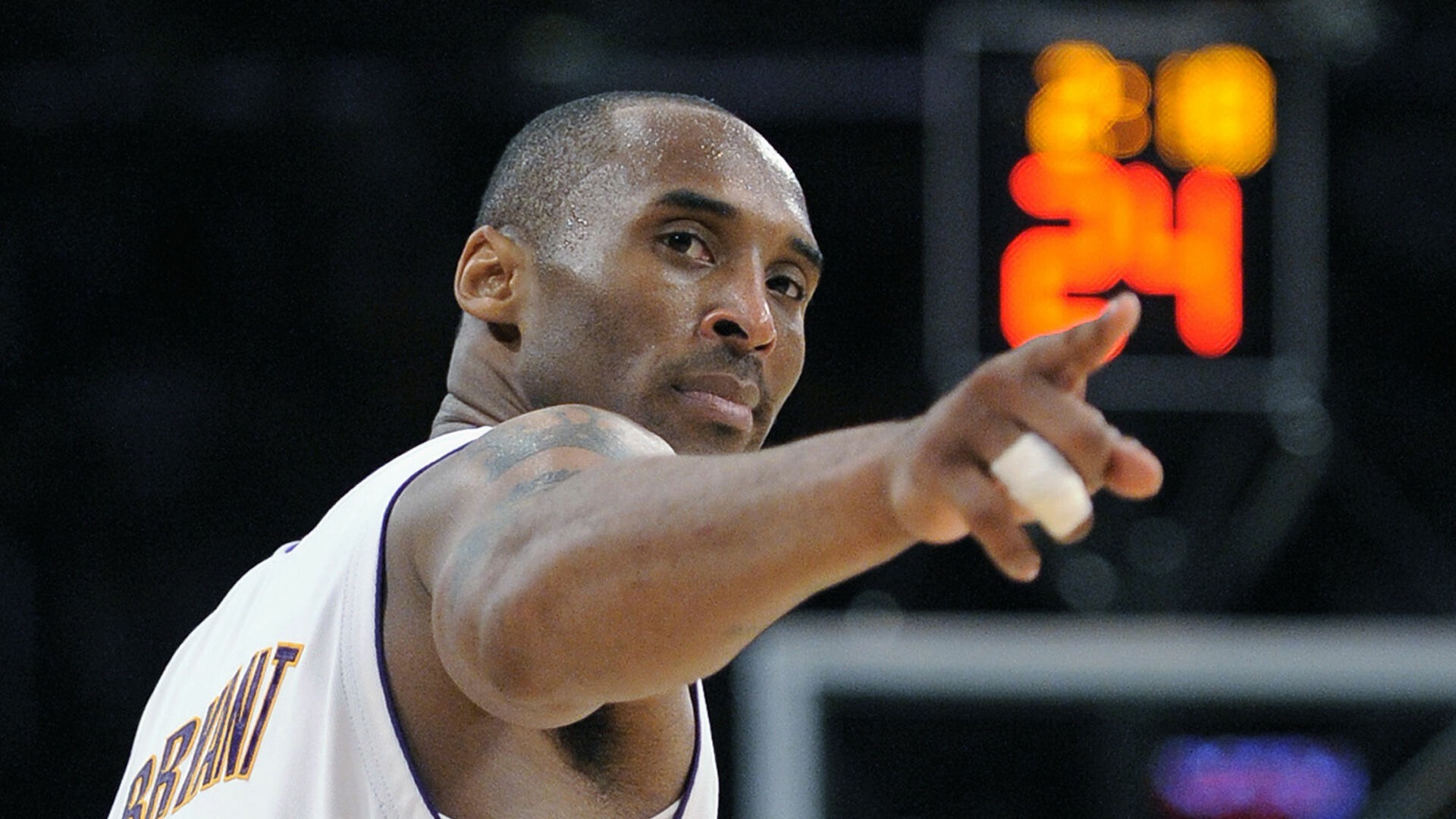 独造两球！官方：霍伊伦当选那不勒斯2-0米兰最佳球员（一人造两球！官方评选霍伊伦为那不勒斯2-0米兰之战全场最佳）