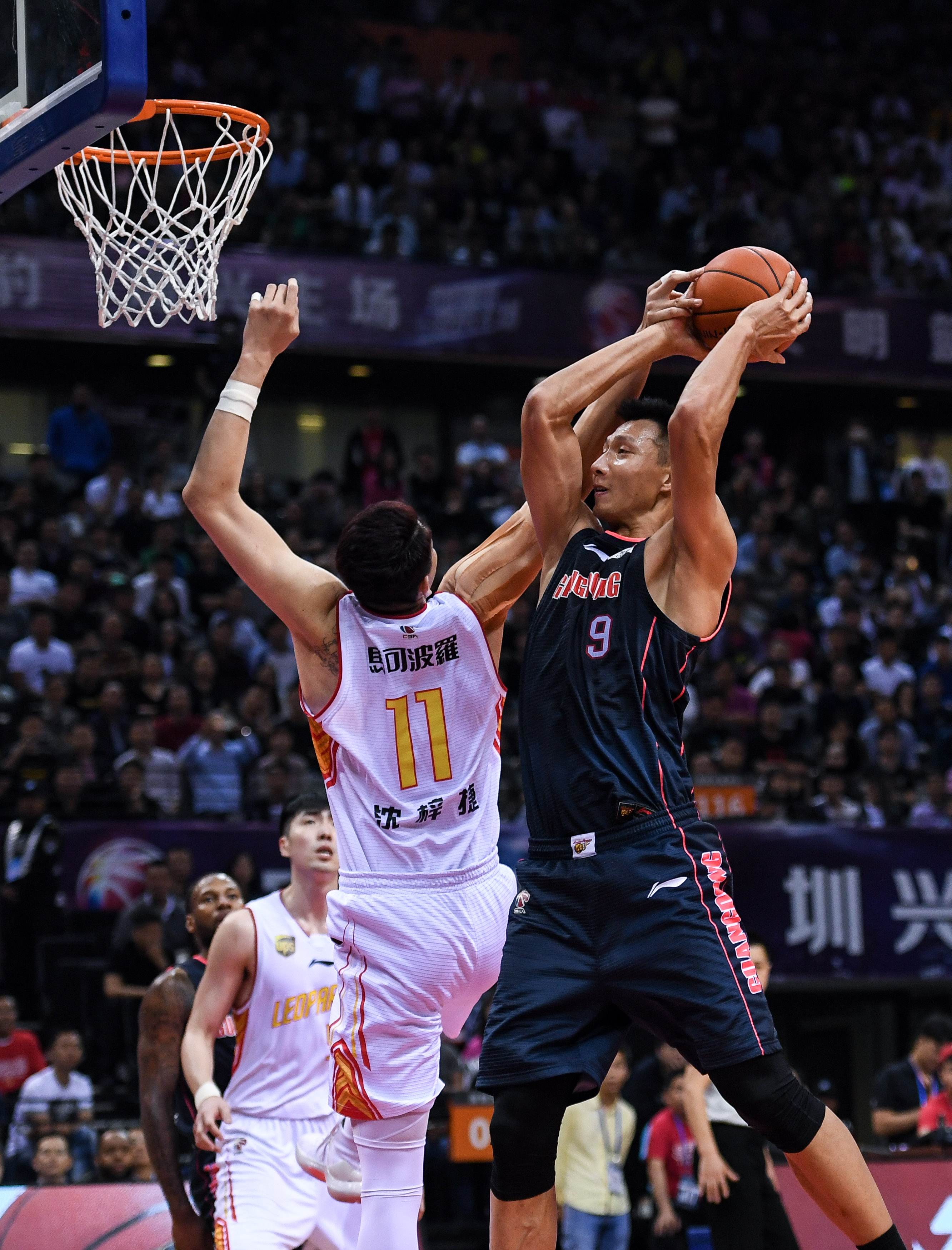 欧联替补出场，范佩西儿子沙奎尔在父亲手下完成费耶诺德首秀（欧联赛场替补亮相，沙奎尔在父亲范佩西麾下上演费耶诺德处子秀）