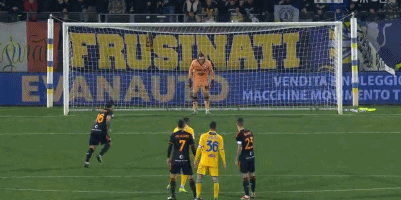 凯恩连续两场欧冠不进球，但近15个欧冠主场斩16球（凯恩欧冠遭遇两场进球荒，近15个欧冠主场却收获16球）