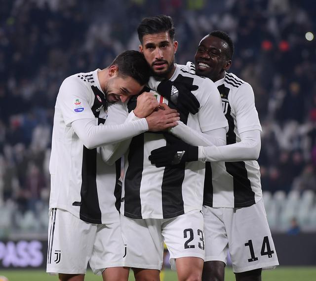 教练关键换人被疯狂讨论（关键时刻换人引发热议）