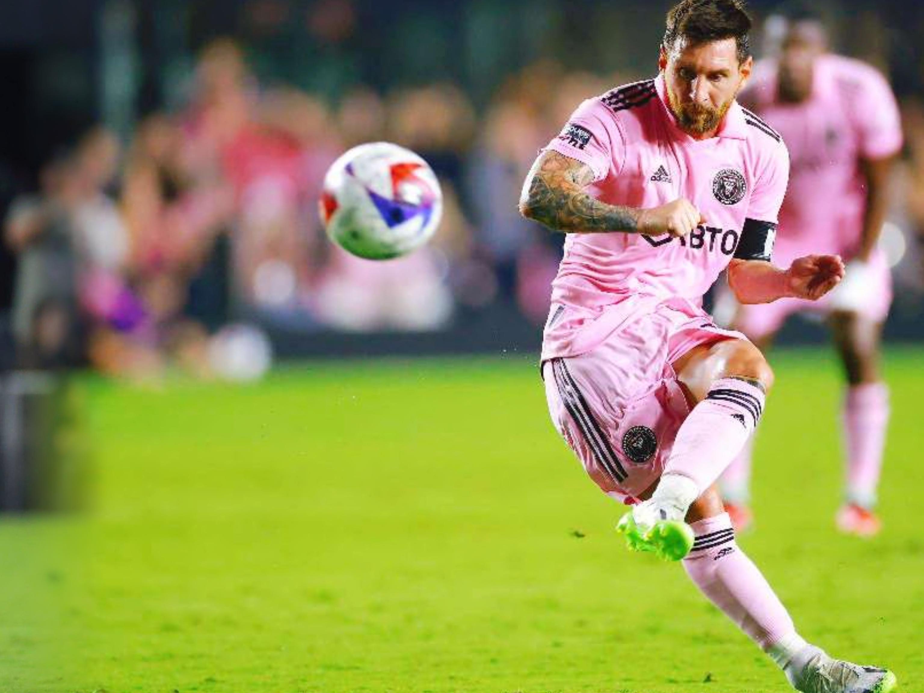 ESPN：维尼修斯续约谈判可能世界杯后重启，皇马内部保持乐观（ESPN：维尼修斯续约谈判或推迟至世界杯后，皇马仍持乐观态度）