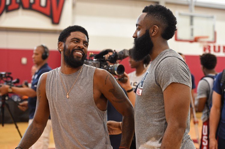 足球英超球队内部录像流出，球员争吵曝光（英超球队内部视频泄露，球员争执画面曝光）