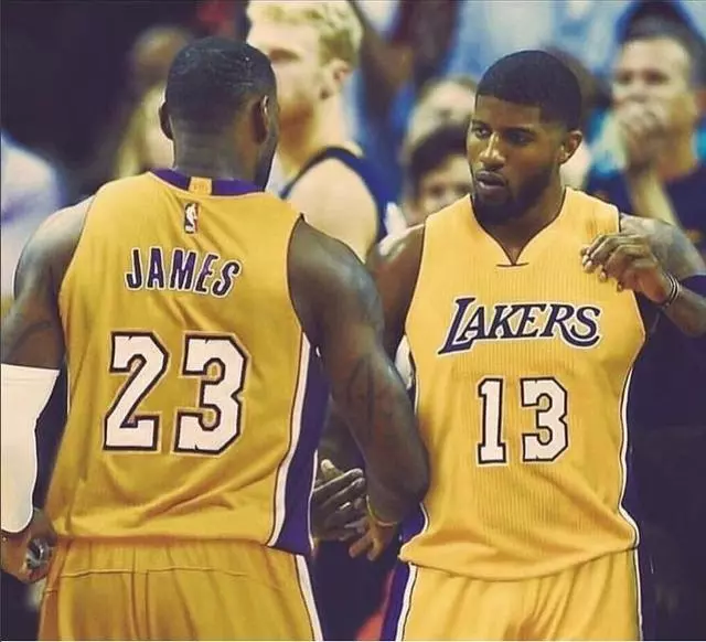 记者：姆伯莫和阿马德可以出战曼联主场对阵伯恩茅斯的比赛（记者：姆伯莫与阿马德均可出战曼联主场迎战伯恩茅斯一役）