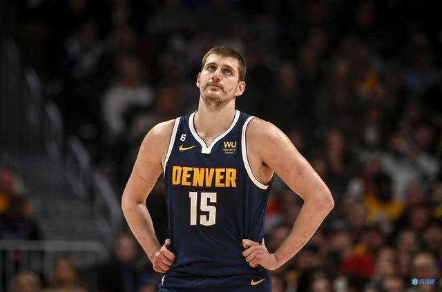 里沙利松在英超不敌利物浦的比赛中打入4球，与凯恩并列最多（英超战利物浦虽败，里沙利松轰四球，与凯恩并列最多）